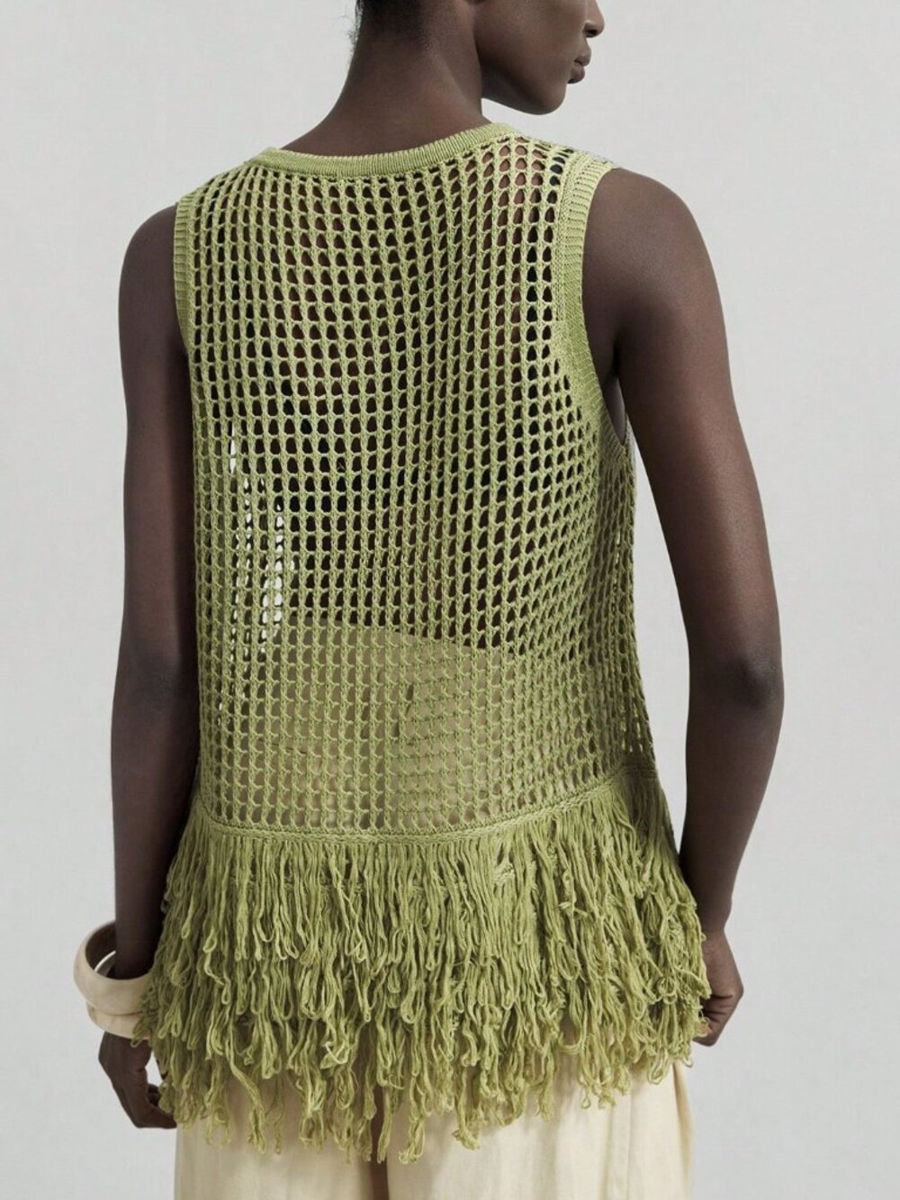 Green Boho Women's Sleeveless Knit Vest, Fringe Hem V‑Neck Pullover - Picture 2 of 6